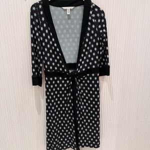 Diane Von Furstenberg Black and White Star Robe